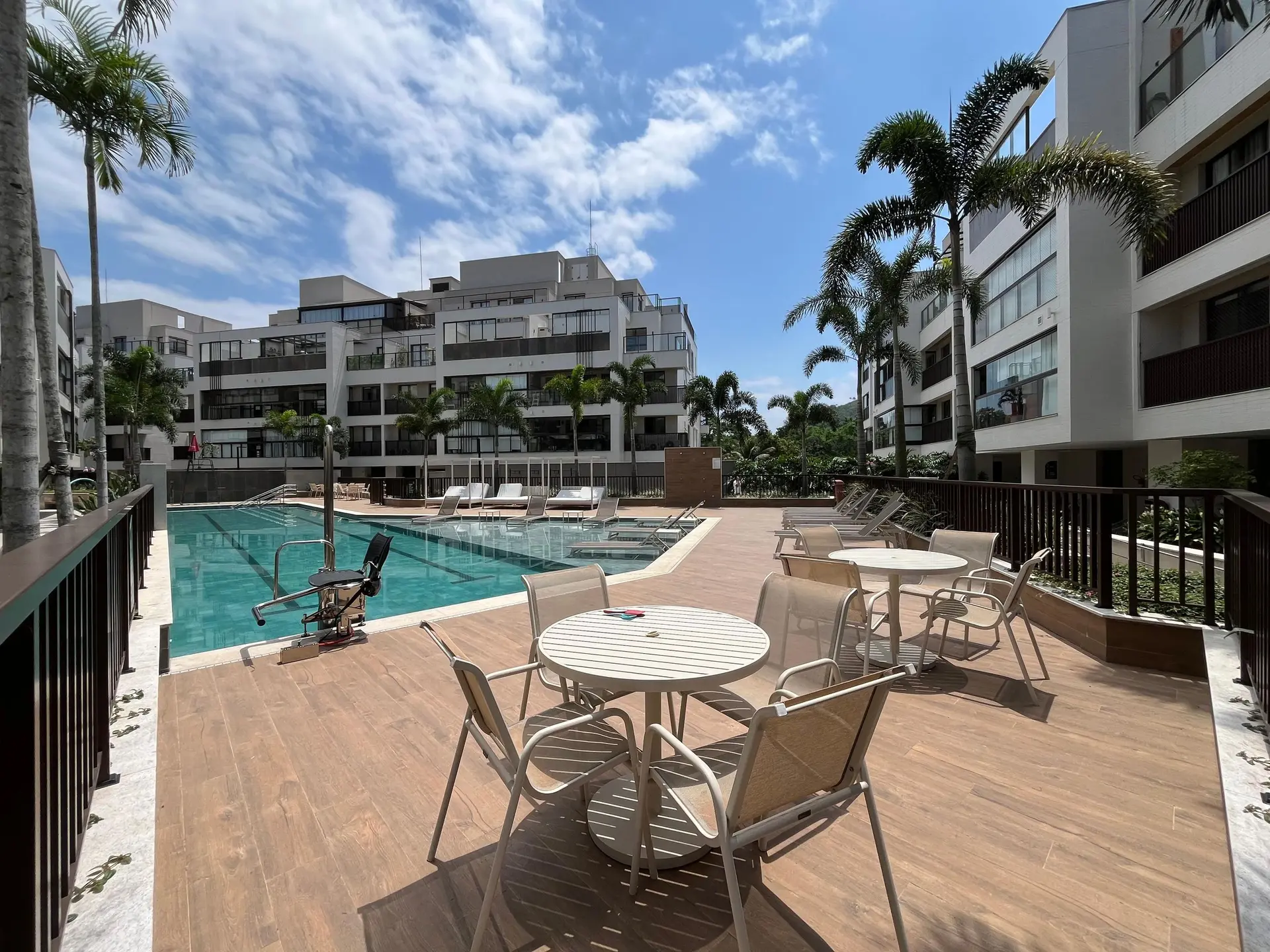 Furnished apartment, 89 m², with a glass-enclosed balcony — photo 54
