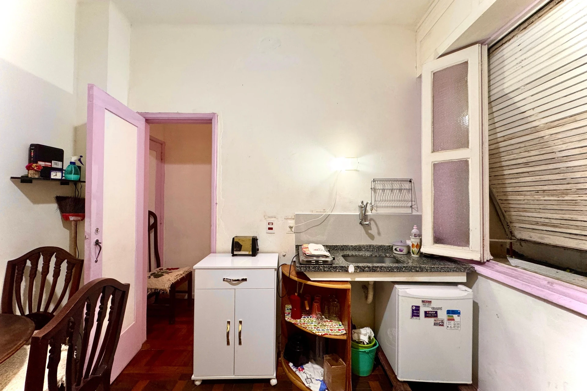 Furnished 1-bedroom apartment with a gas stove — photo 2