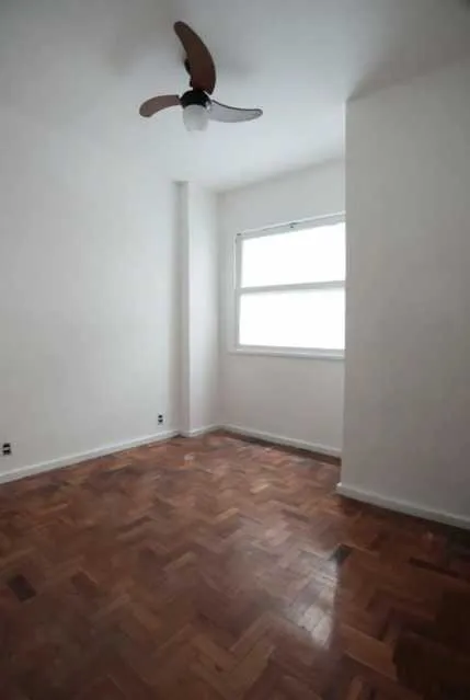 3-bedroom apartment with closed kitchen and laundry area — photo 4