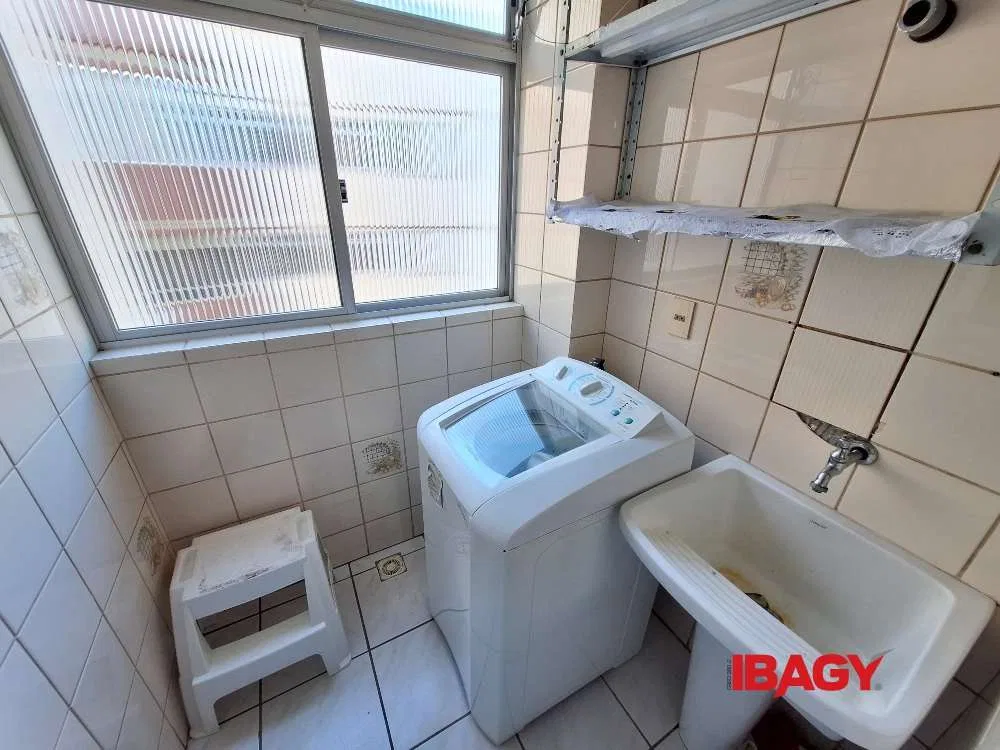 2-bedroom apartment with a washing machine in Florianópolis — photo 5