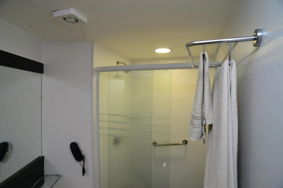 Furnished 1-bedroom apartment with enclosed balcony — photo 9