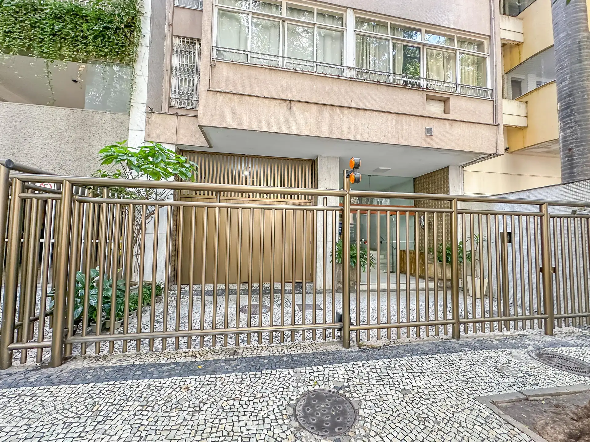 140 m² apartment with a jacuzzi and a bathtub — photo 22