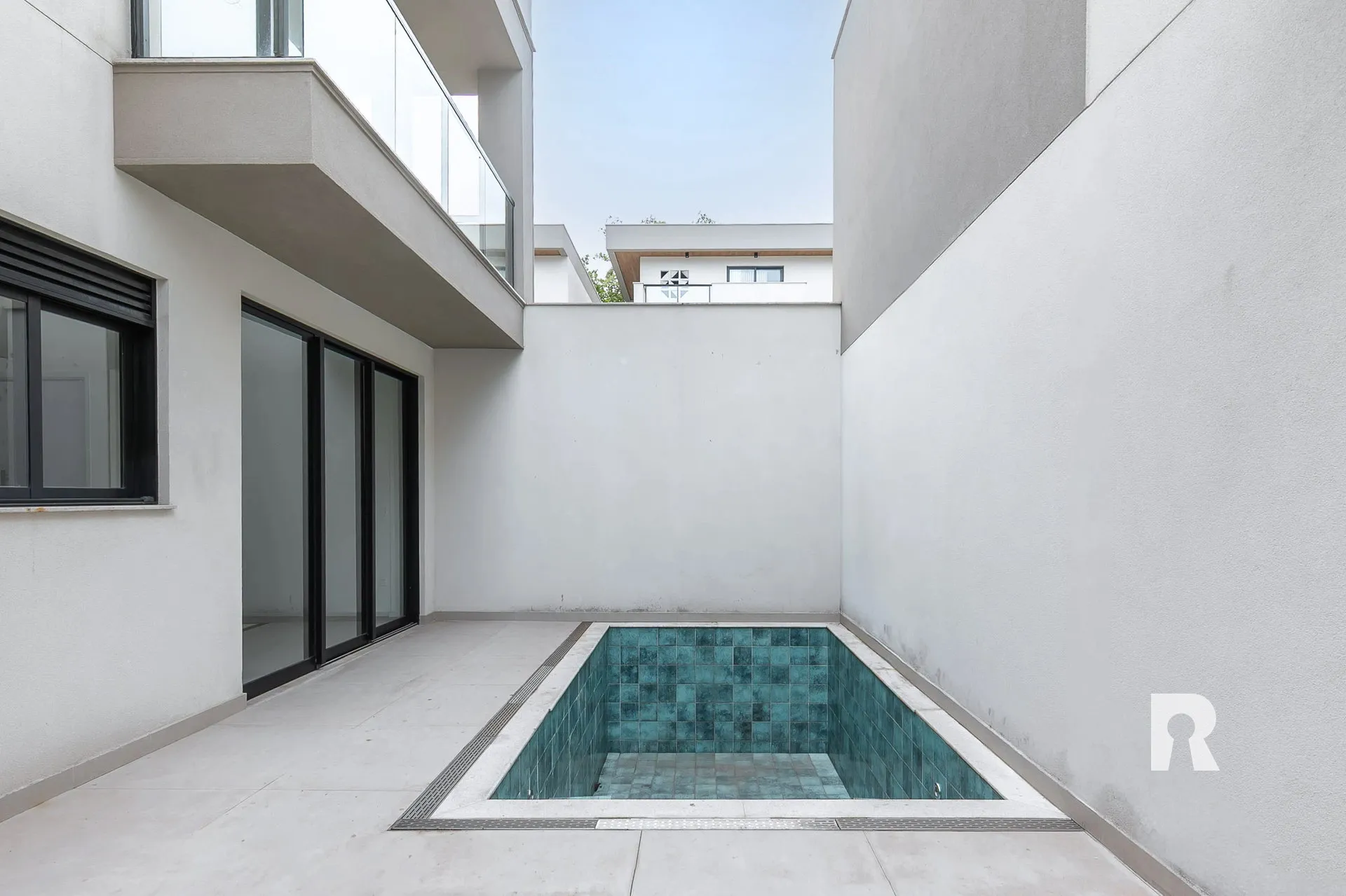 4-bedroom house, all with their own bathrooms, 337 m² — photo 23