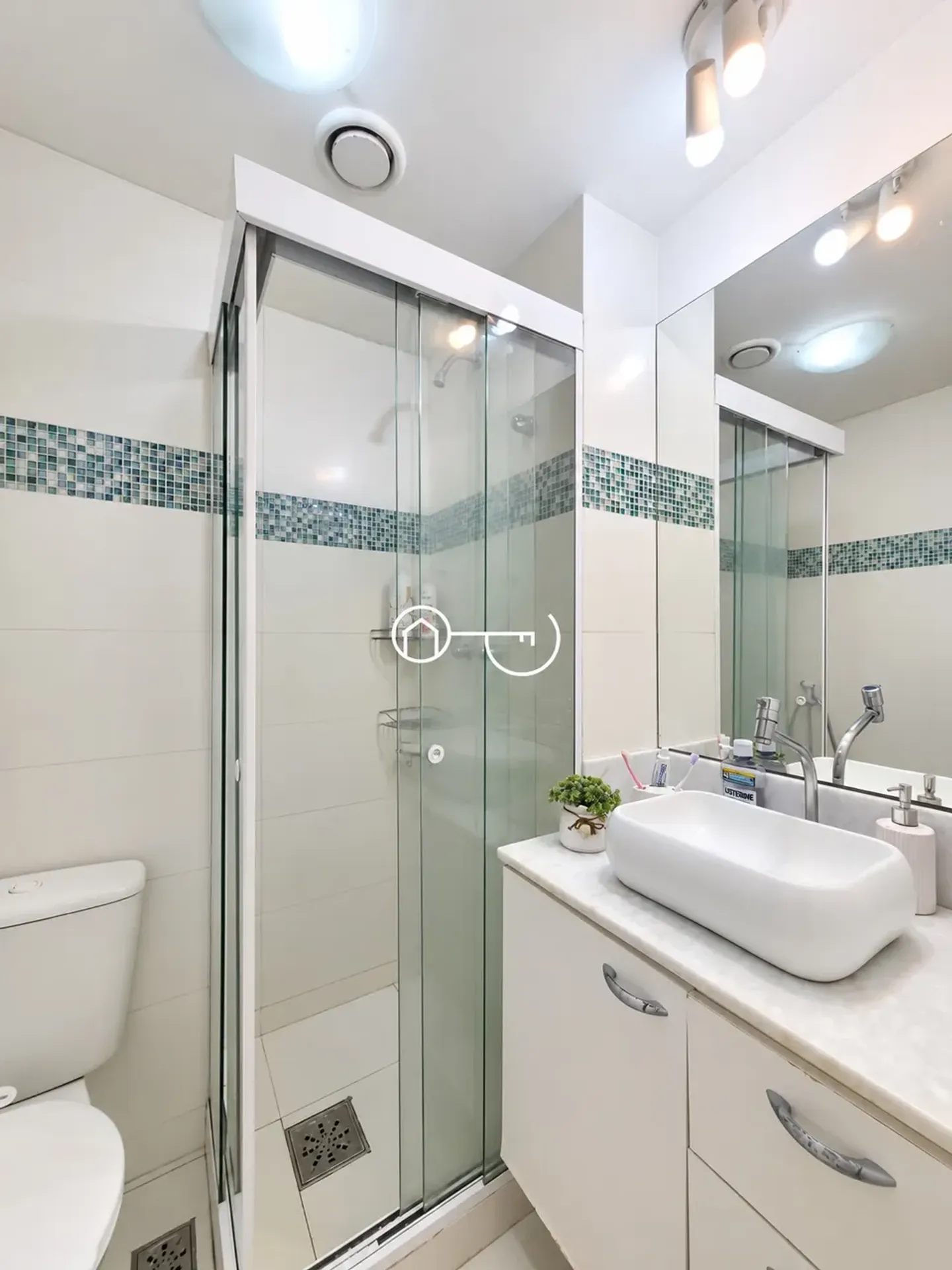 Glass-enclosed balcony in a 2-bedroom apartment, 62 m² — photo 11