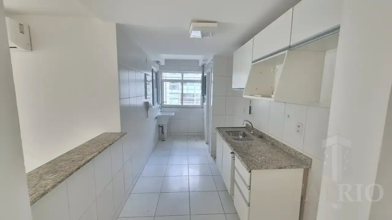 3-bedroom apartment with 3 bathrooms and 2 parking spots — photo 4