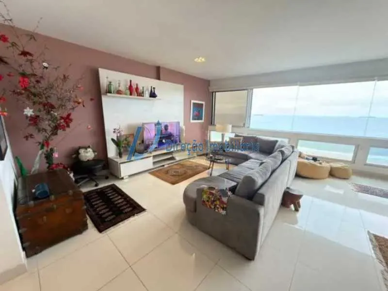 3-bedroom apartment with a walk-in closet in Rio de Janeiro — photo 3