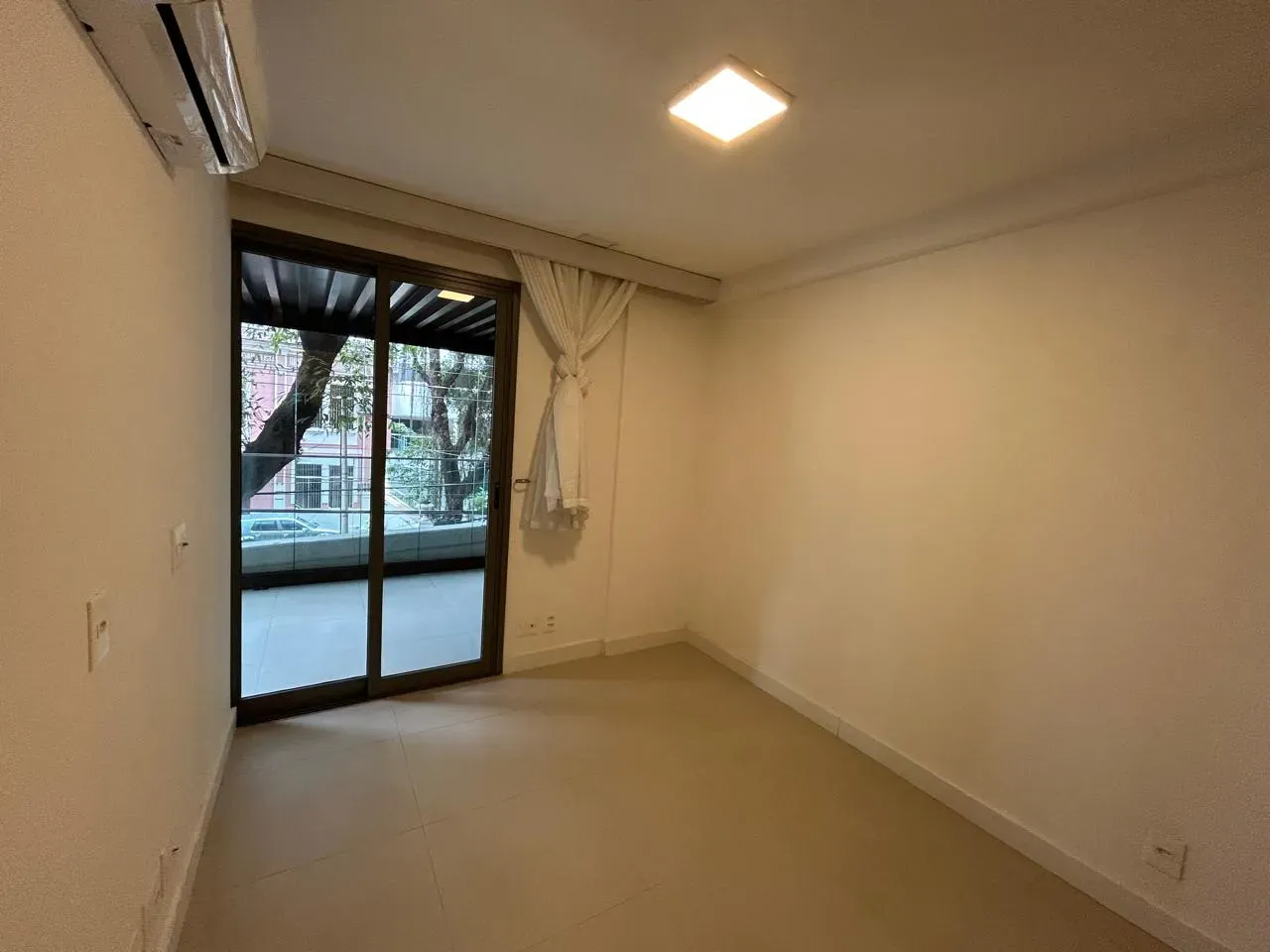 4-bedroom apartment in a building with a sauna — photo 4