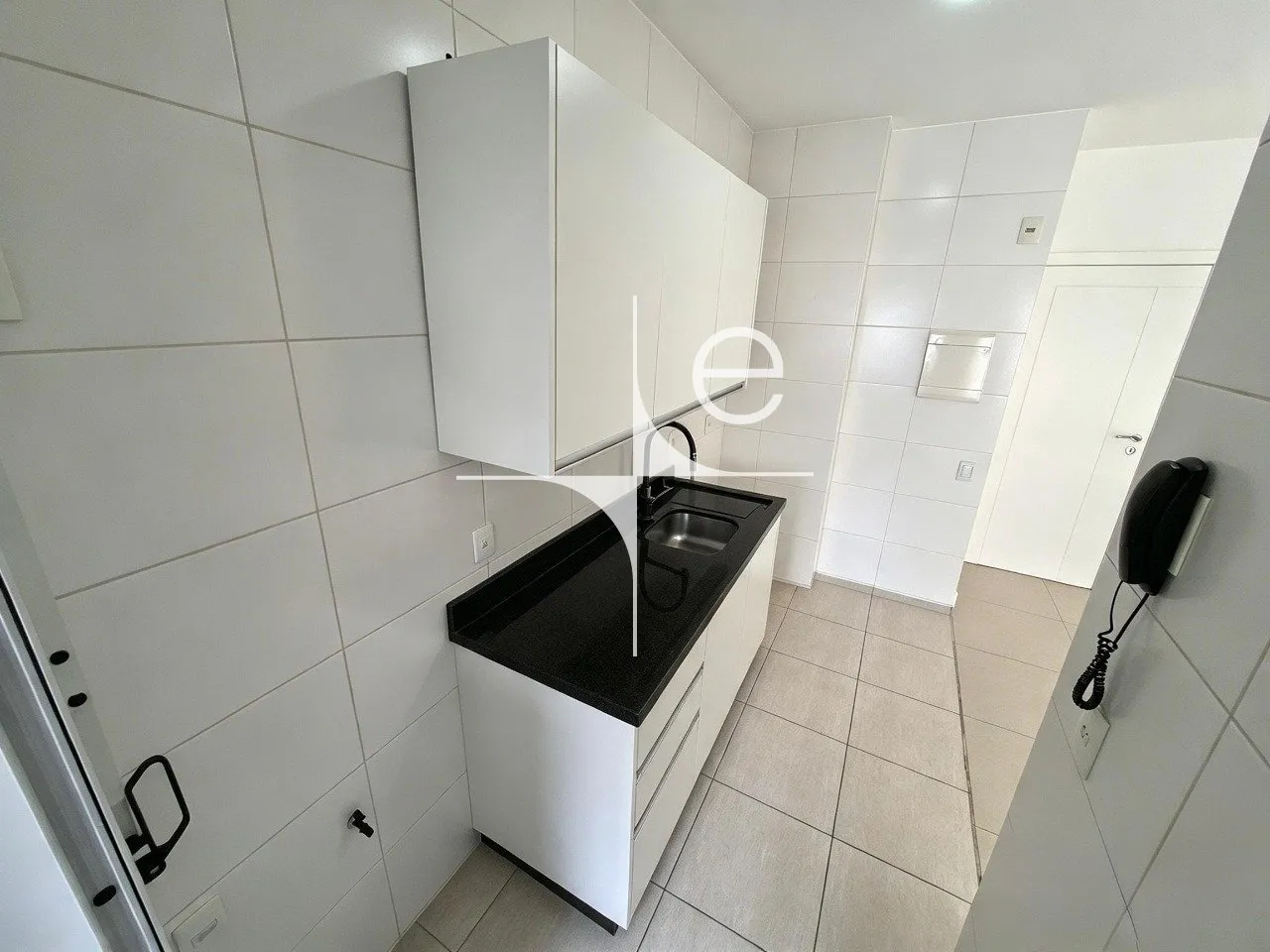Квартира з 2 спальнями, у будинку є тренажерний зал — photo 2