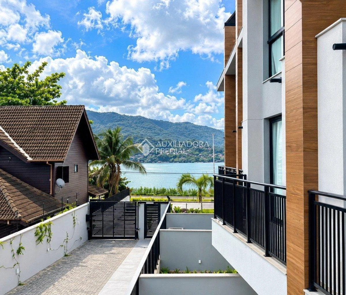 One-bedroom apartment with a home office in Florianópolis