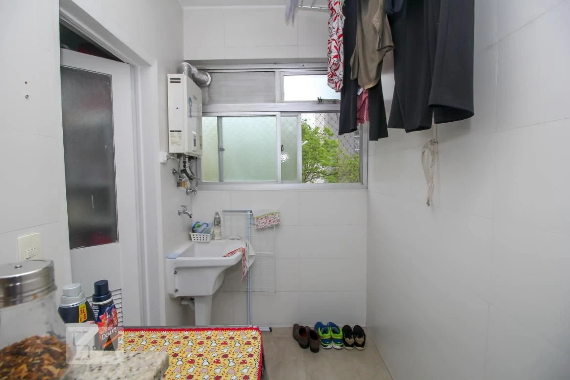 3-bedroom apartment with a glass-enclosed balcony — photo 20