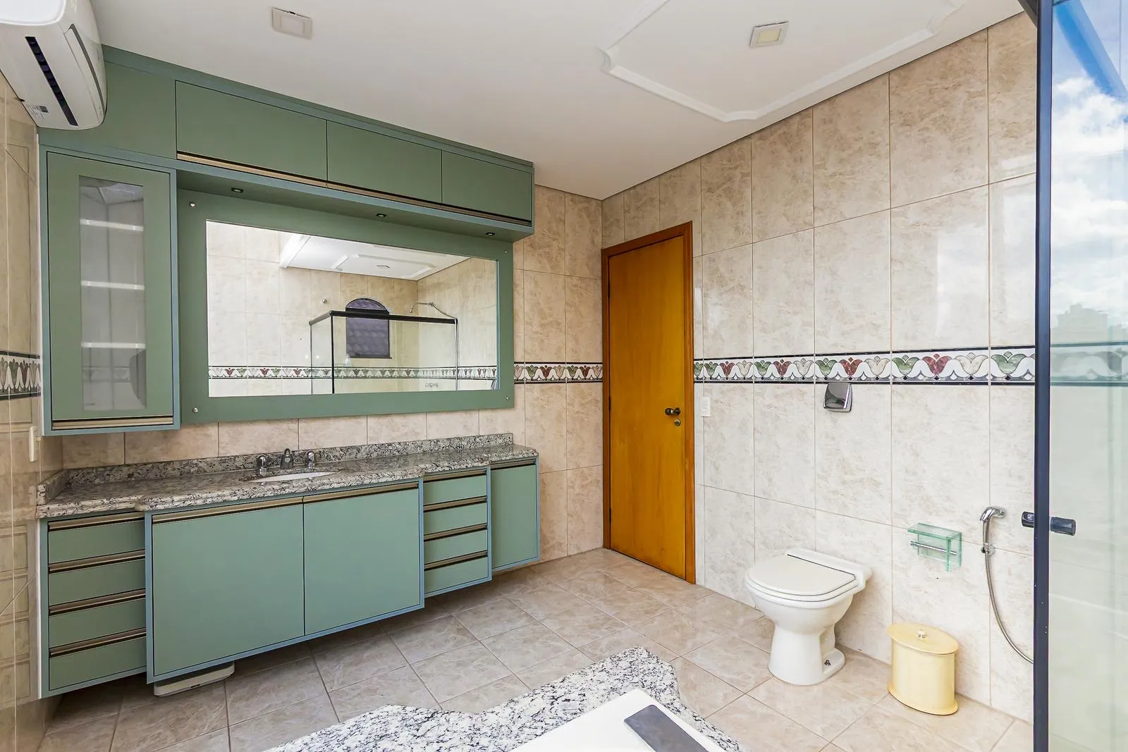 3-bedroom house with a separate kitchen and gas stove — photo 22