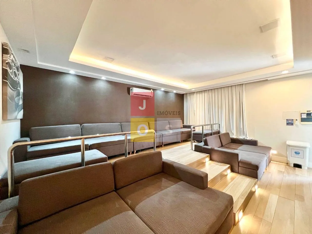 Furnished 4-bedroom suite apartment with 156 m² — photo 154