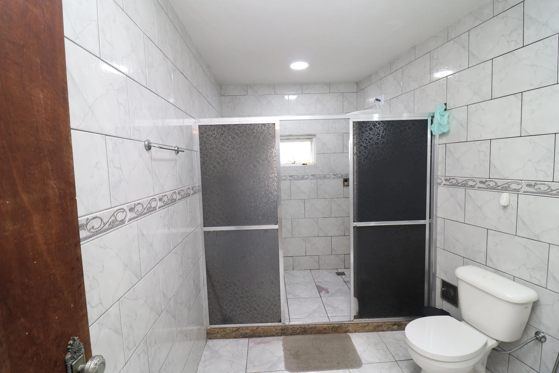 House with 4 suites and 3 parking spaces with private garden — photo 40