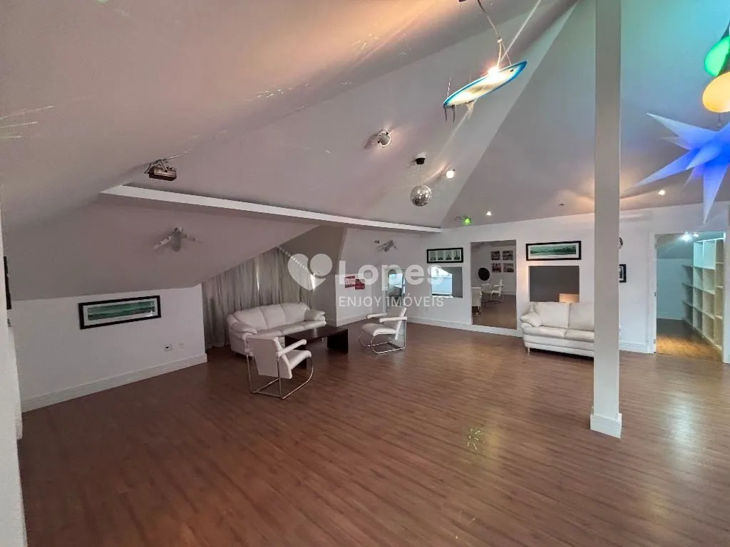Unfurnished house with 7 bedrooms and 10 bathrooms — photo 24
