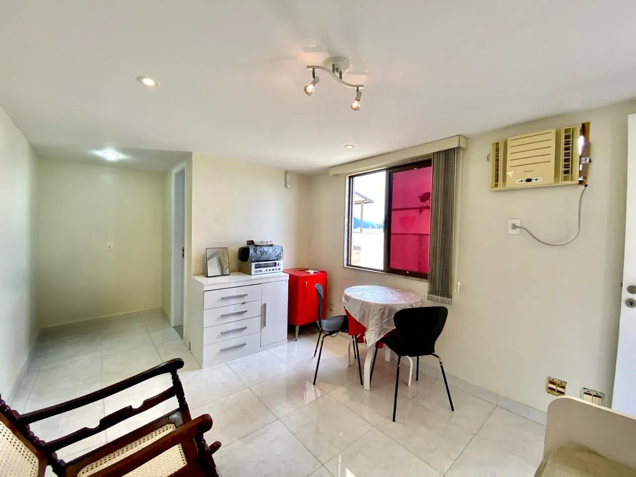 Furnished 369 m² apartment with a closed kitchen — photo 36