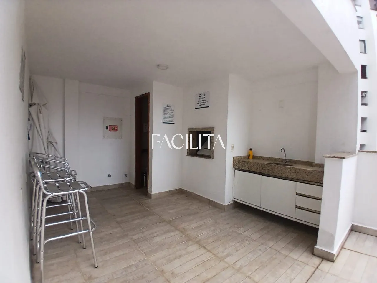 Apartamento de 3 dormitorios con baño en suite y balcón — photo 26
