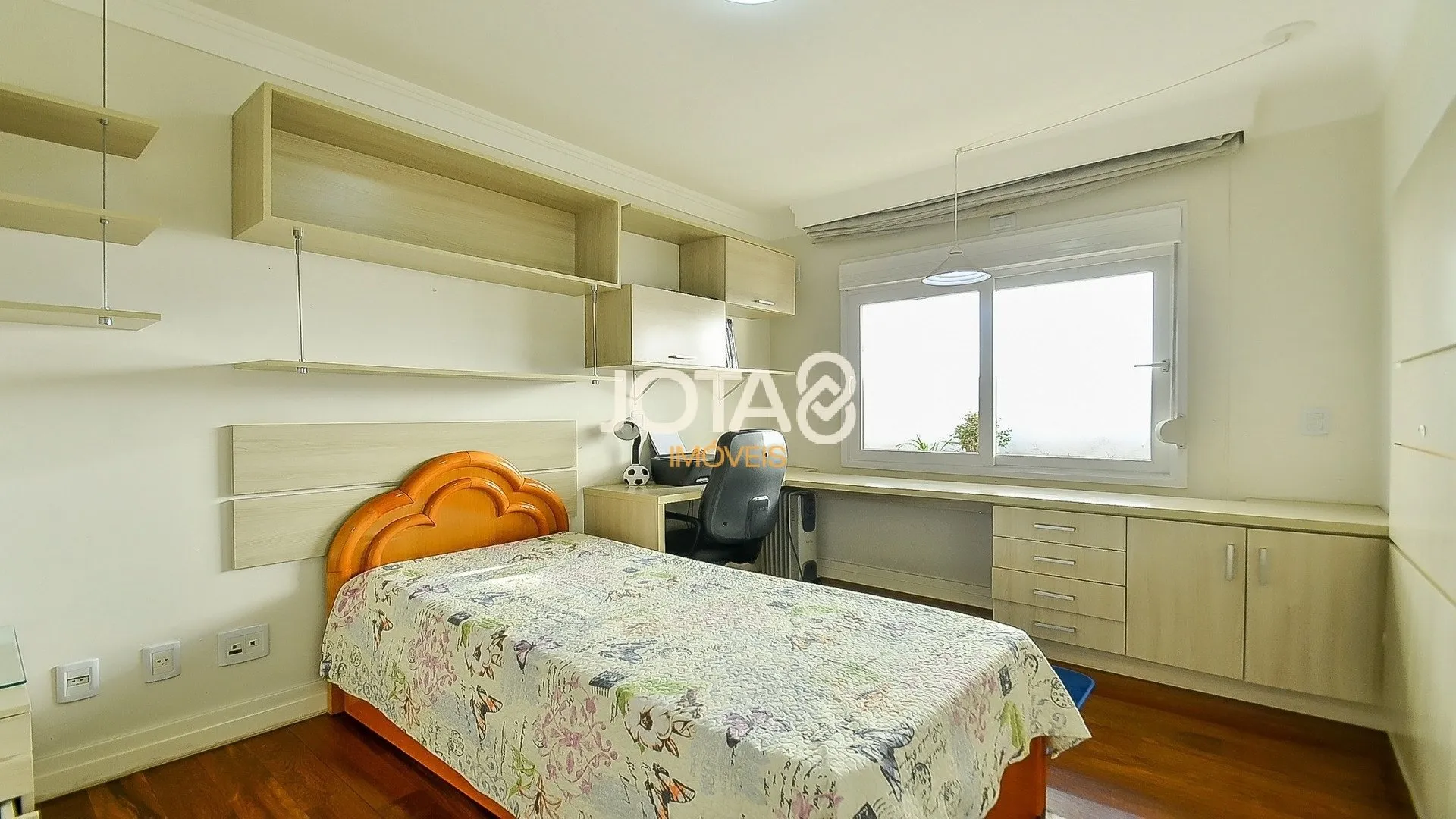 Unfurnished house with 4 en-suite bedrooms and 7 baths — photo 23