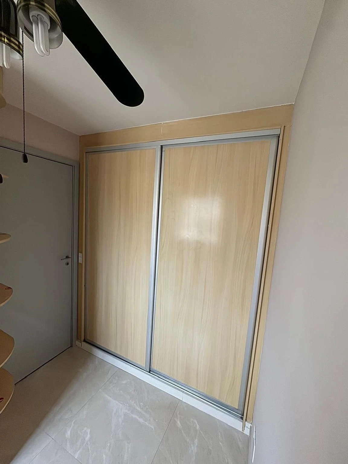 Apartment with 3 bedrooms and 4 bathrooms, balcony sink — photo 6