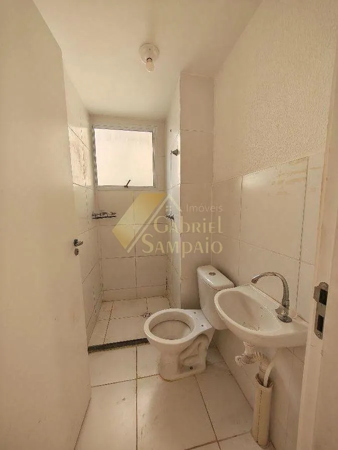 2-bedroom apartment in a building with a gym — photo 4