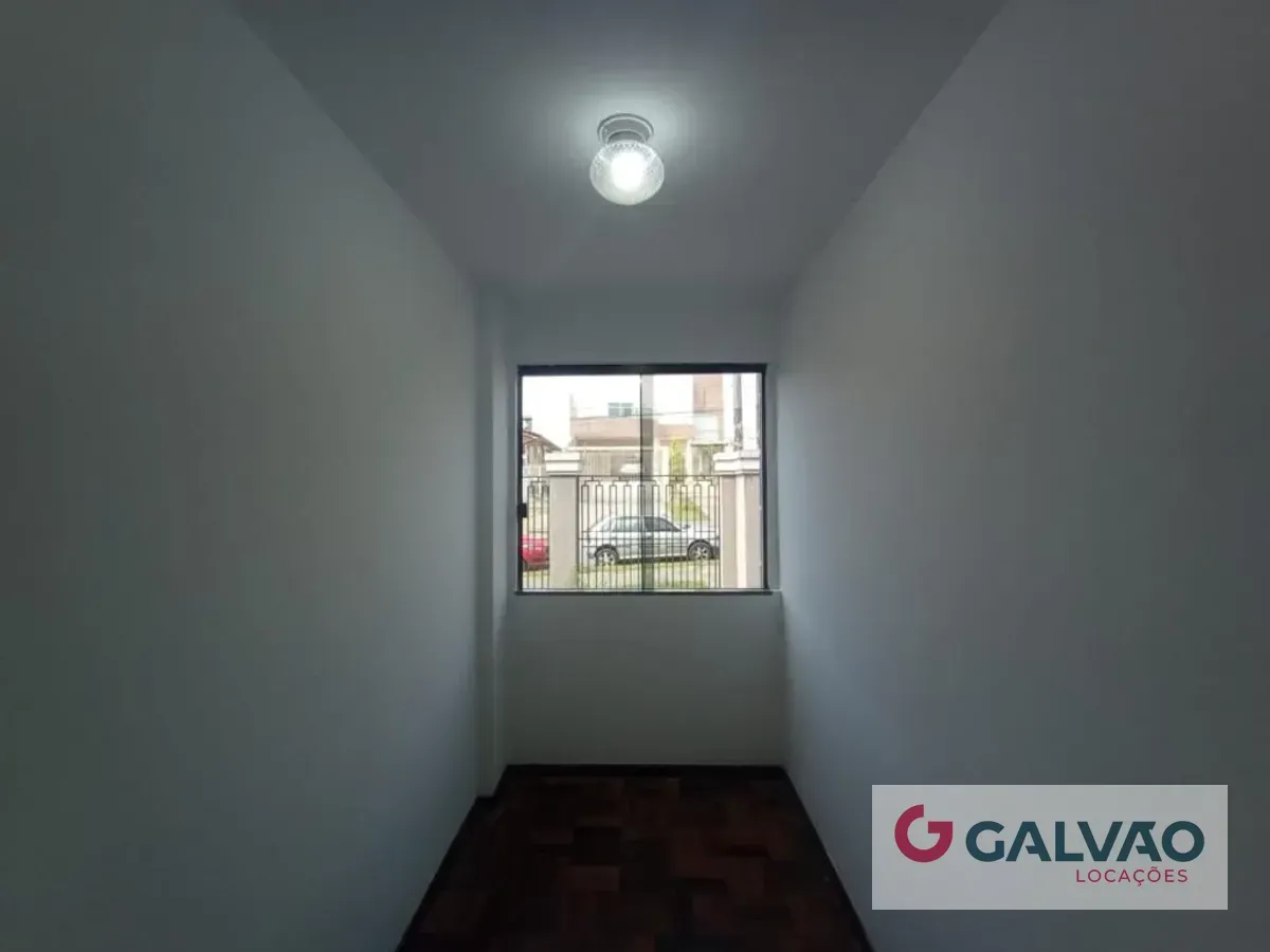 Wood or laminate floors in a 3-bedroom house, 96 m² — photo 12