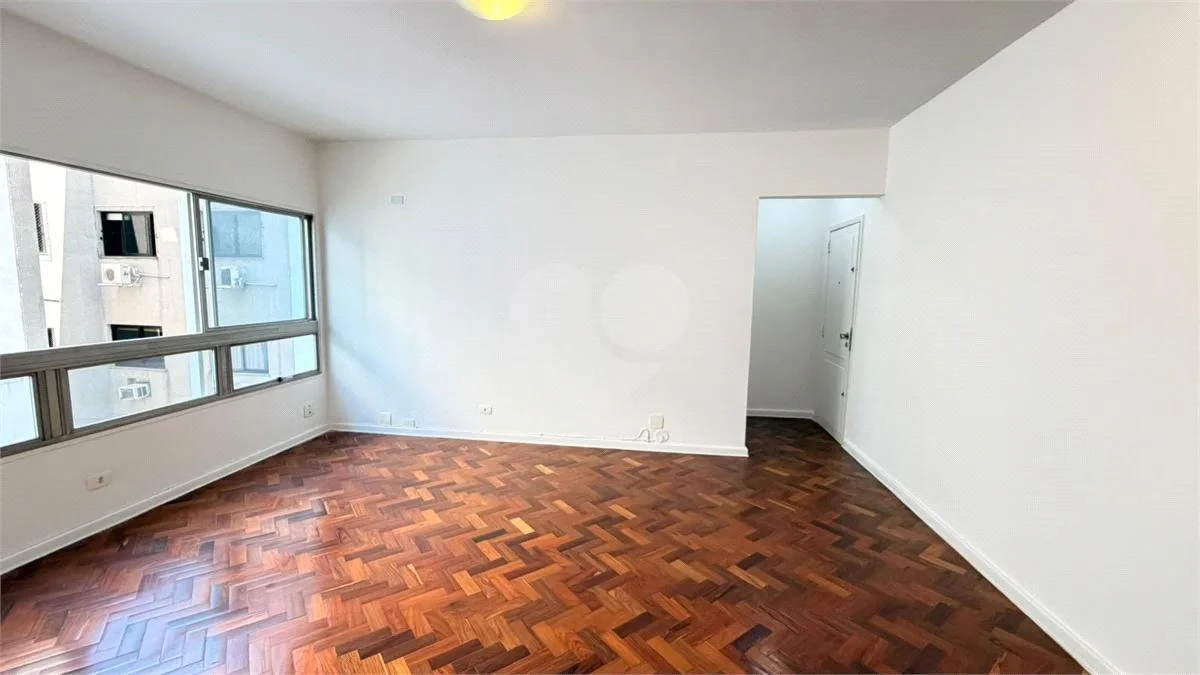 Wood or laminate floors in a 3-bedroom apartment, 91 m² — photo 23