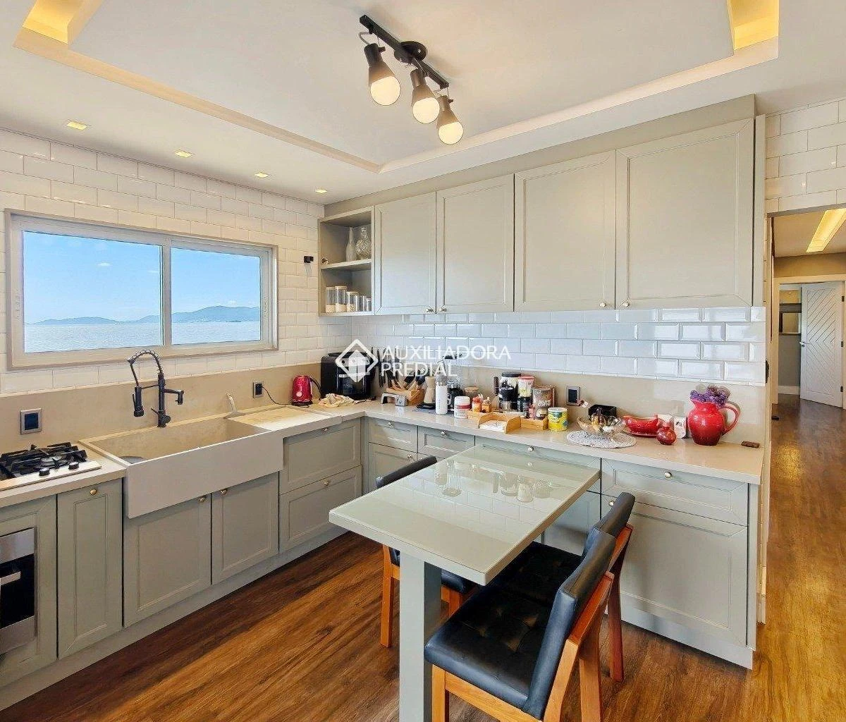Water view in a 4-bedroom house, 320 m² — photo 36