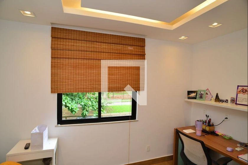 6-bedroom house with a bathtub — photo 27