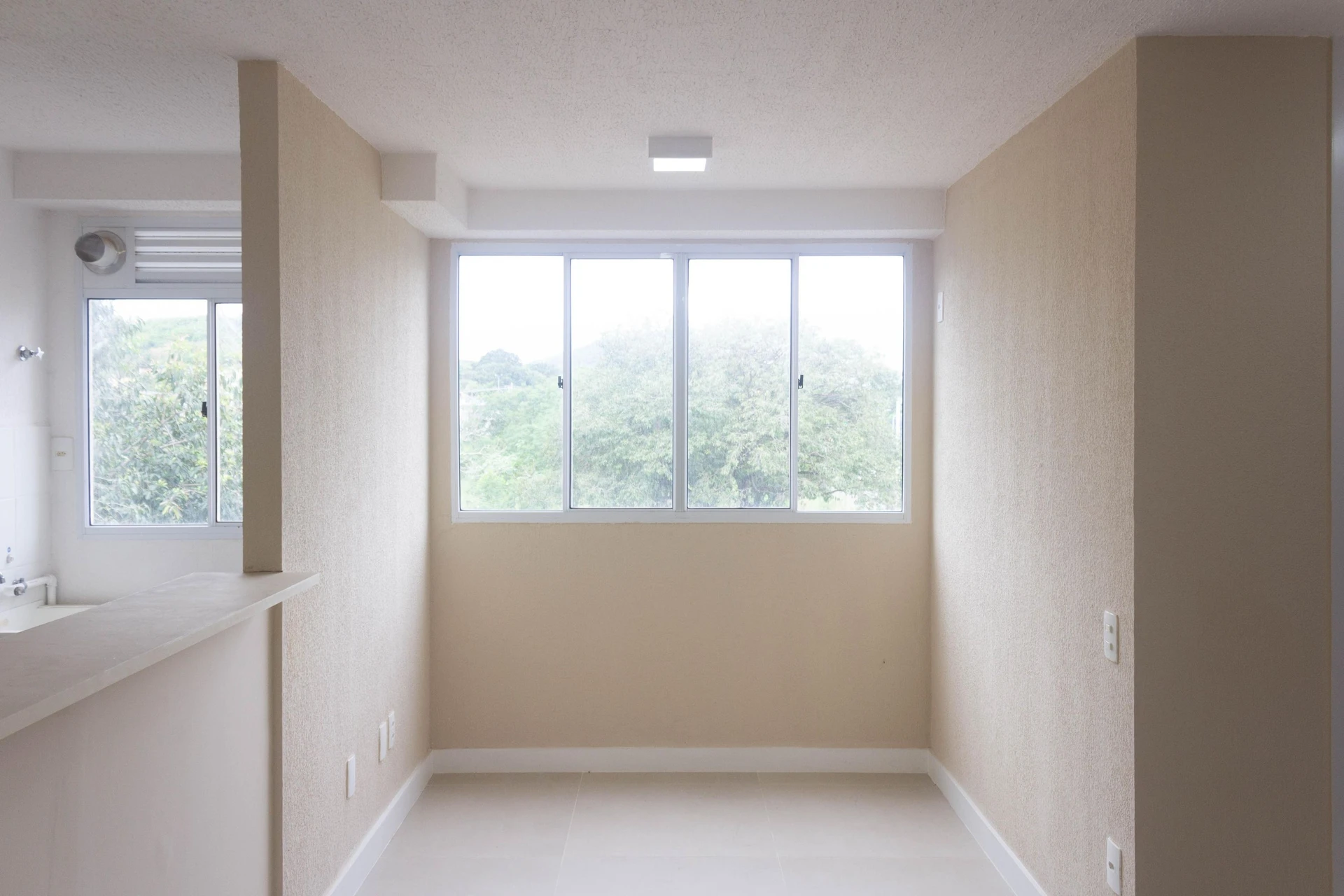 2-bedroom apartment in a building with a gym — photo 10