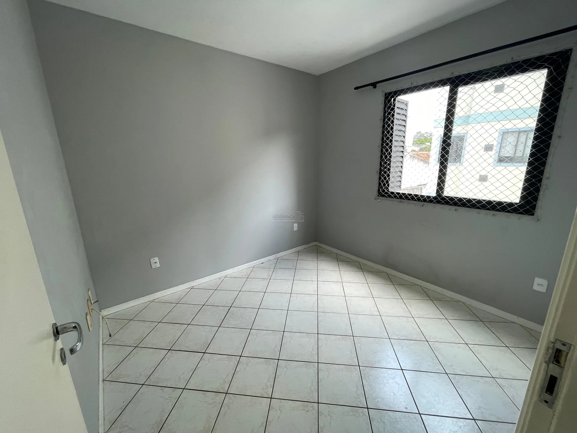 Квартира с 3 спальнями и 1 спальней с ванной, 105 м² — photo 25