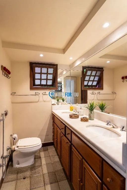 7-bedroom house with a bathtub — photo 71