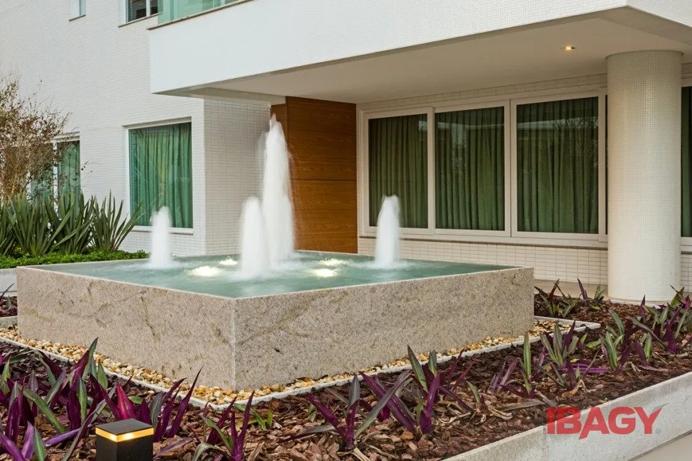 Furnished 2-suite apartment with enclosed balcony — photo 43