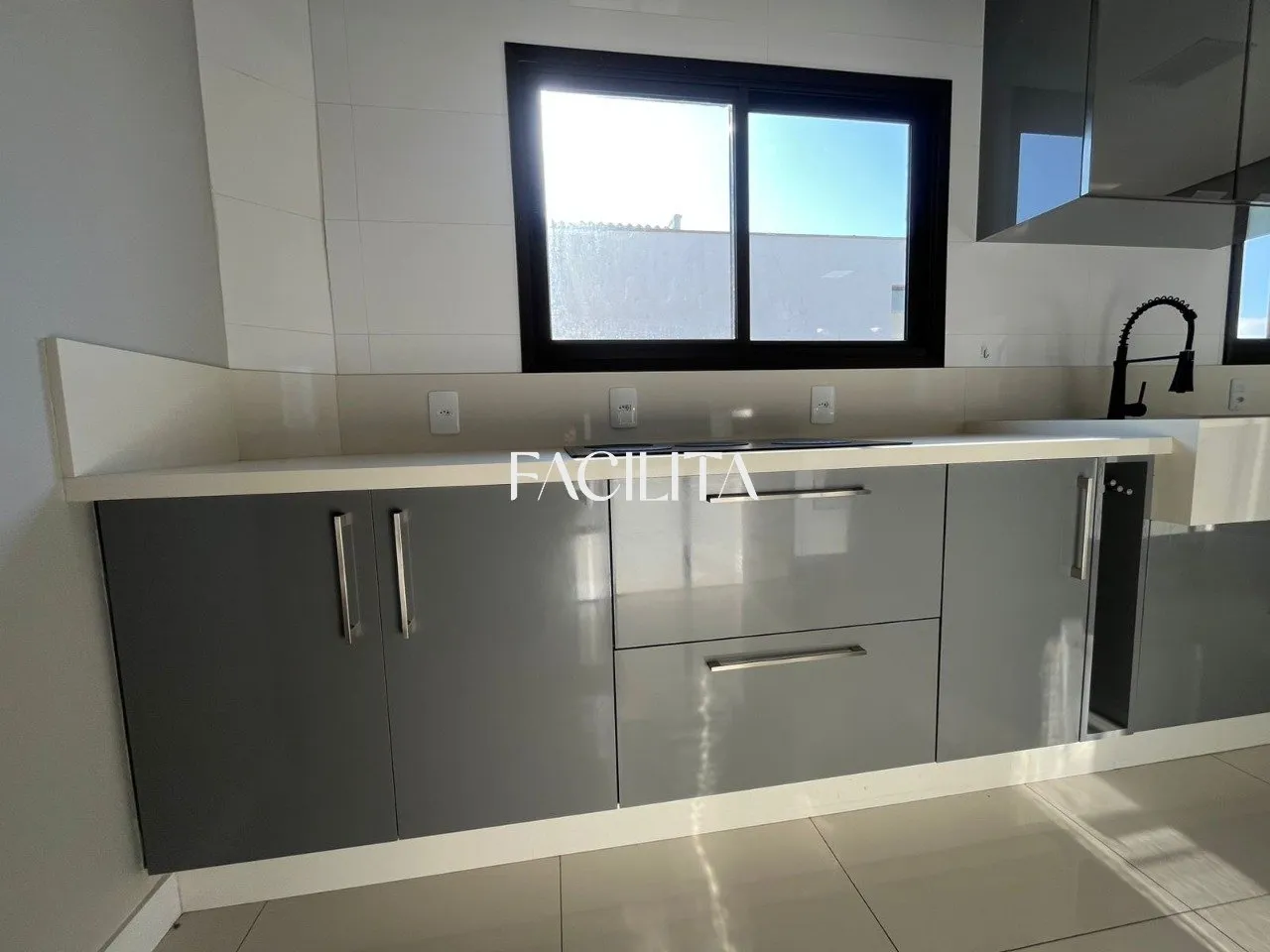 3-bedroom penthouse with 200 m² on the 3rd floor