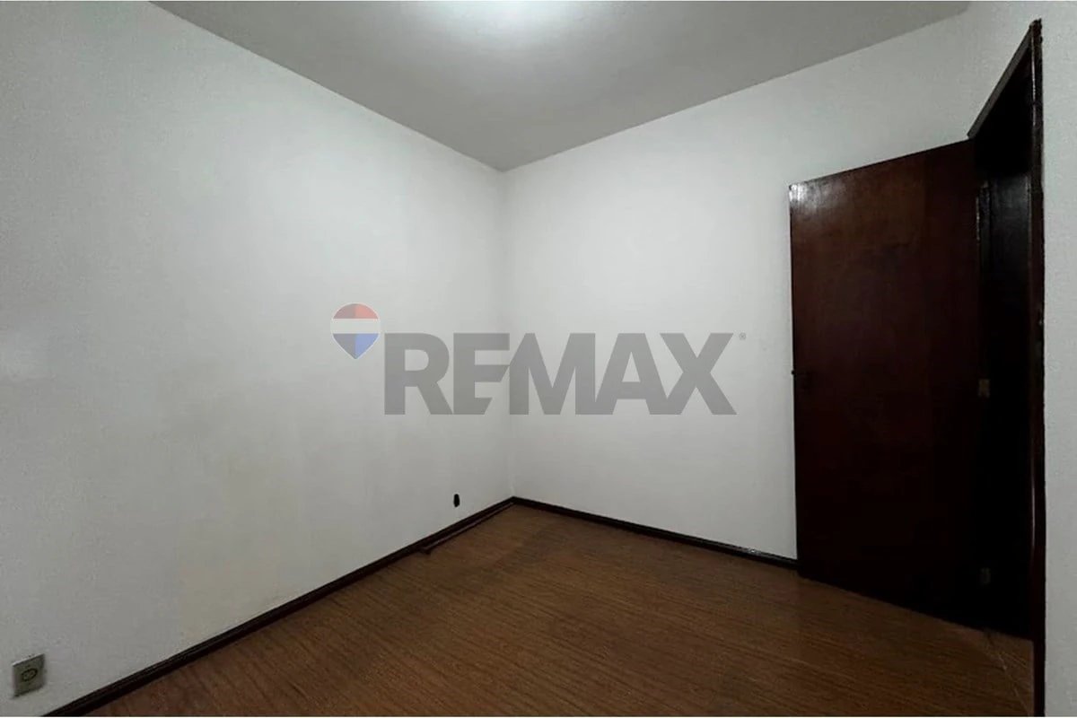 Apartment, 65 m², with wood or laminate floors — photo 2