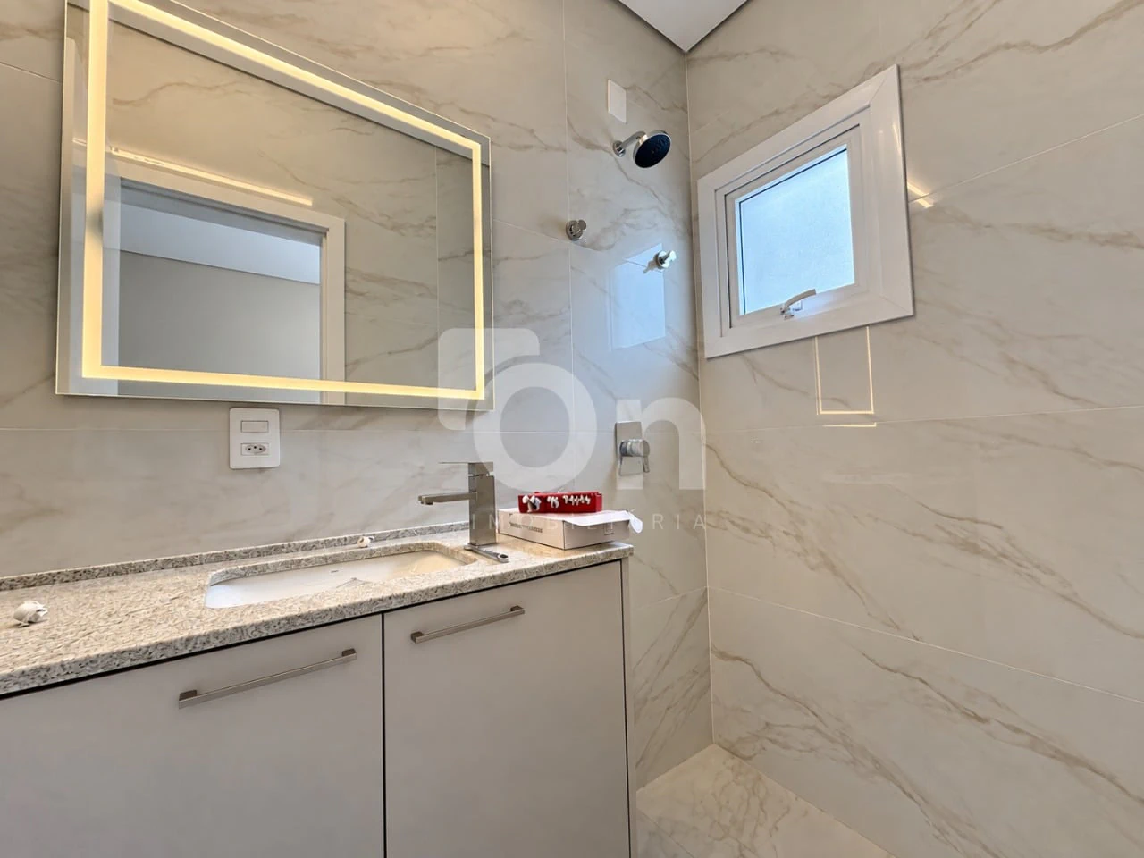 3-bedroom apartment with a bathtub in Florianópolis