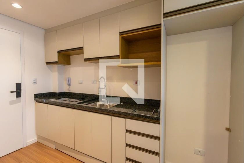 Studio, 28 m², with wood or laminate floors — photo 17