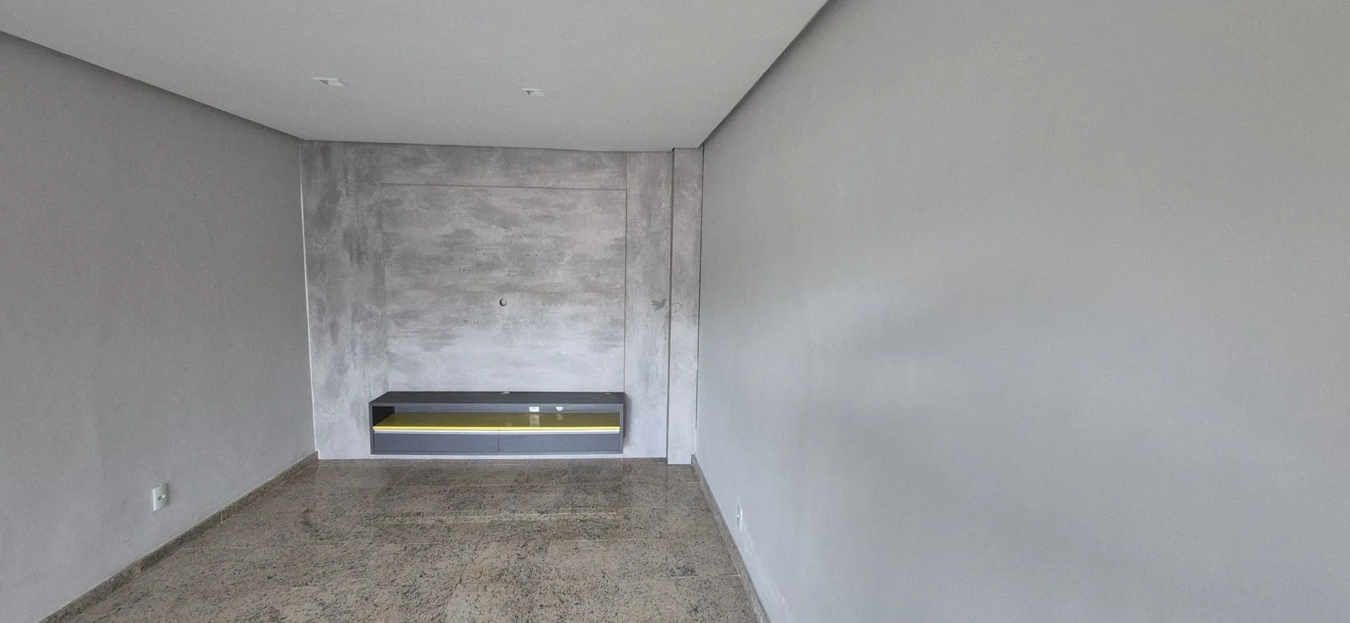 Furnished house, 469 m², with floor-to-ceiling windows — photo 2