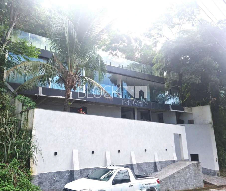 Large house with 4 bedrooms and 2 en-suite, glass balcony — photo 2