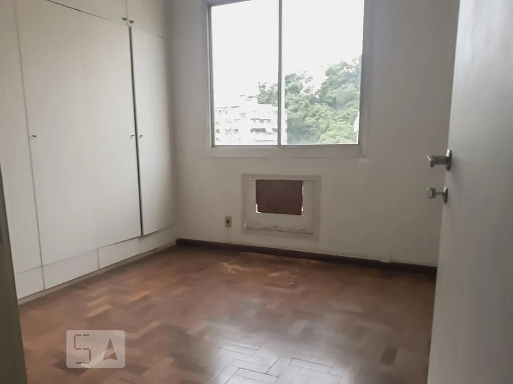 Apartment, 120 m², with wood or laminate floors — photo 12