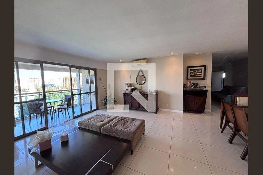 206 m² apartment with 4 en-suite bedrooms and glass balcony — photo 28