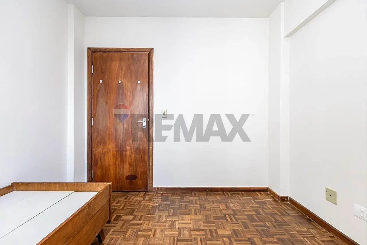 94 m² apartment with a washing machine and a home office — photo 3