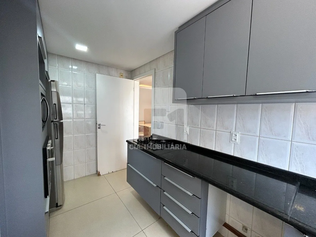 Furnished 3-bedroom apartment with 101 m² and balcony — photo 11