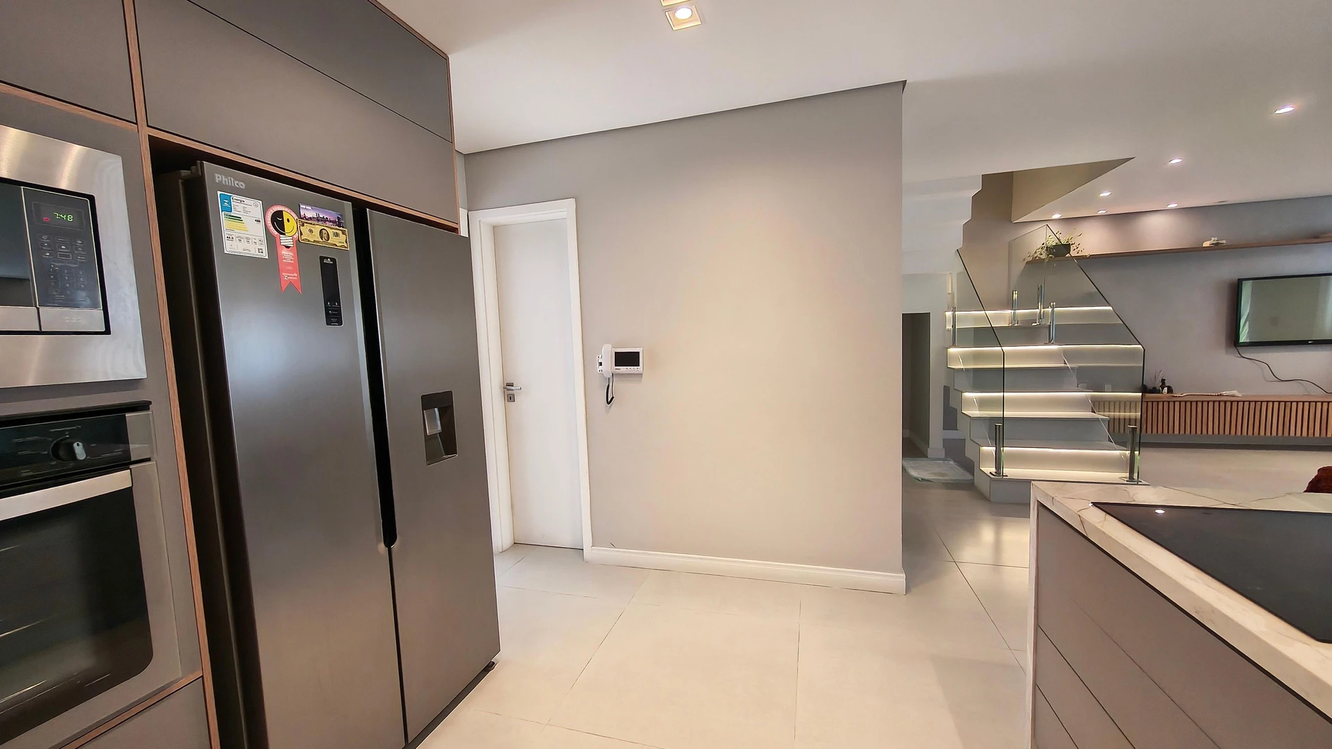 Jacuzzi in a 5-bedroom house, 350 m² — photo 8