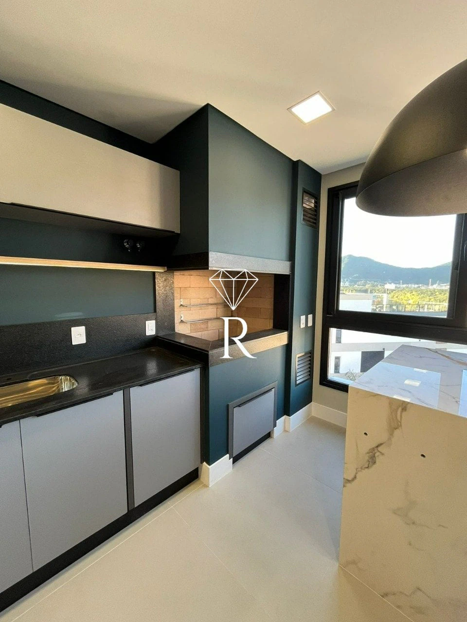 3-bedroom apartment with a grill on the balcony — photo 17