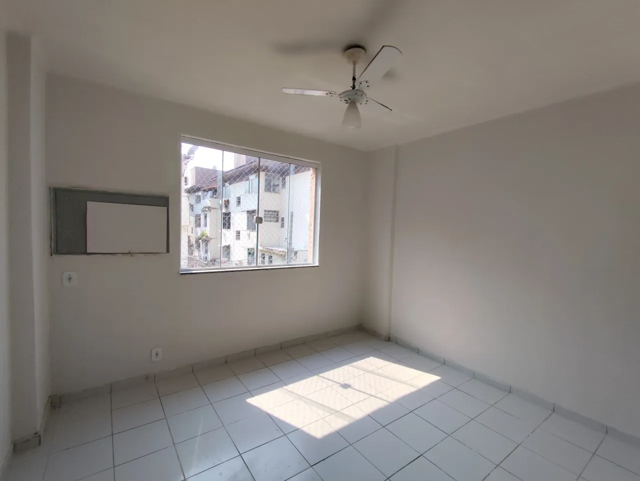 Apartment with 2 bedrooms and a glass shower enclosure — photo 8