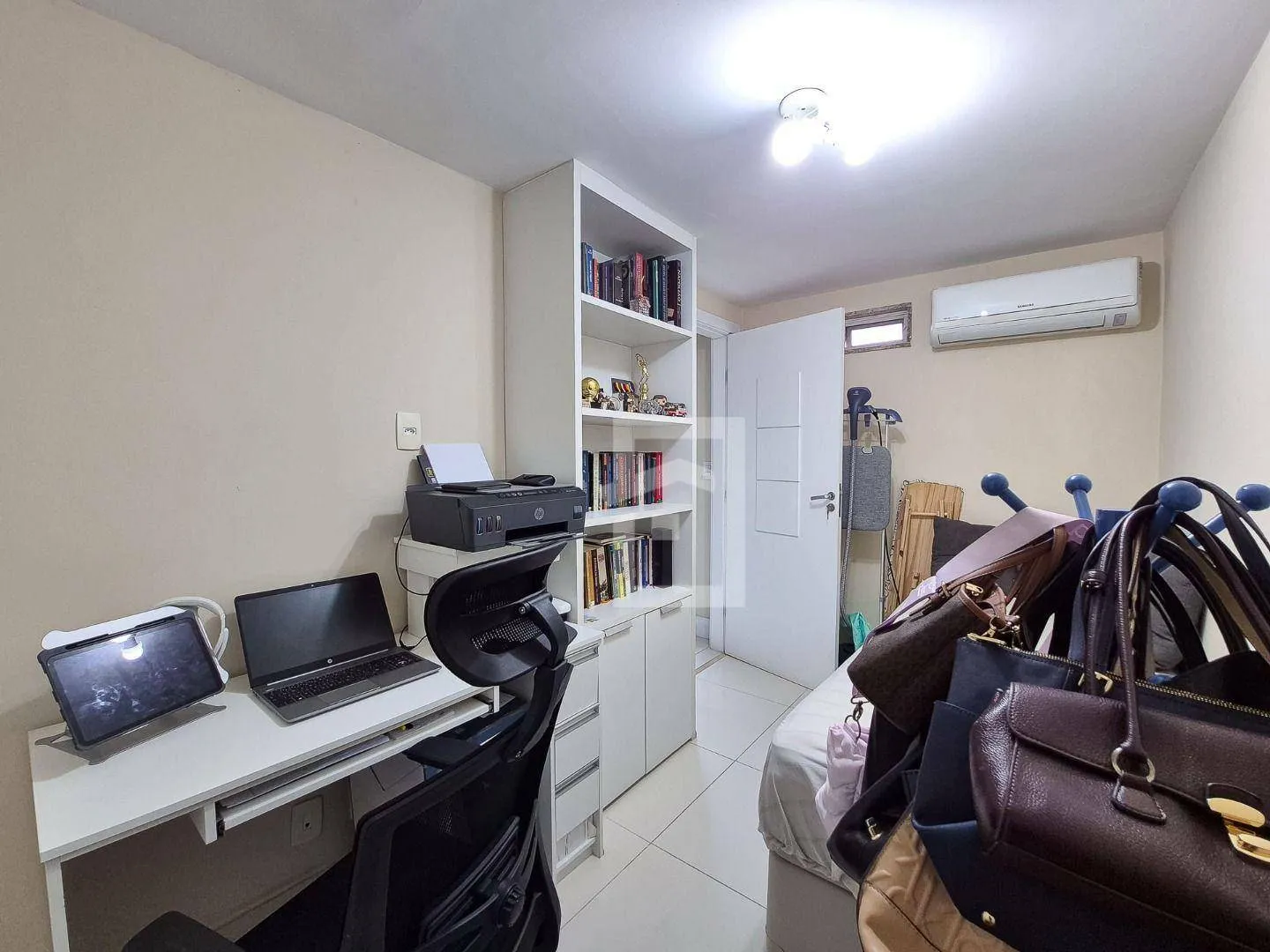 Furnished 235 m² apartment with 4 bedrooms — photo 19