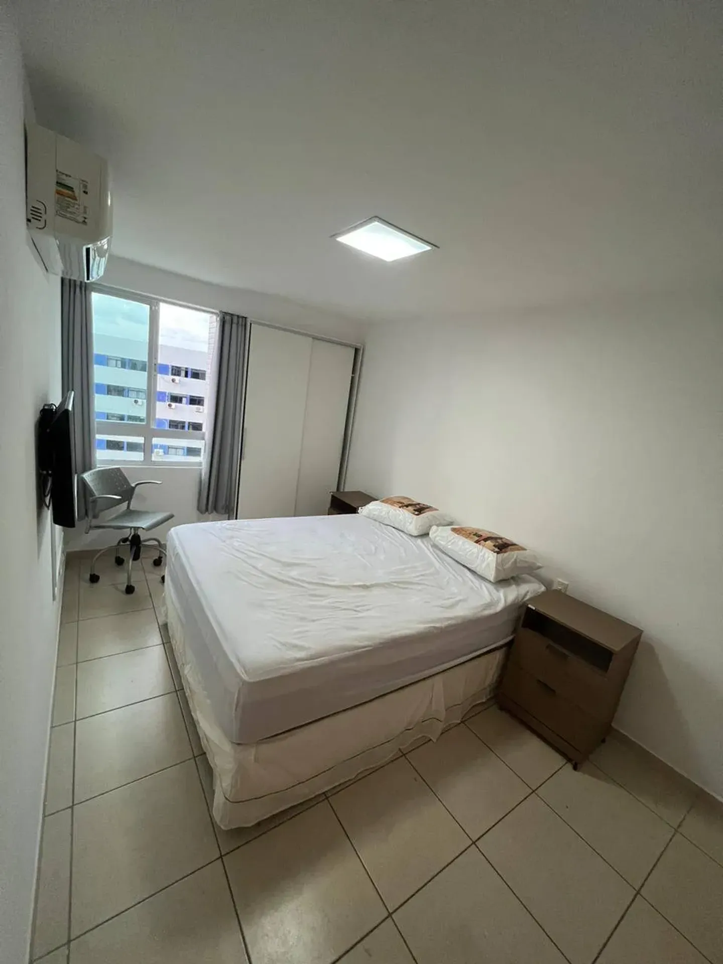 2-bedroom apartment in a building with a gym — photo 15