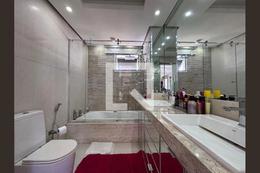 Furnished 3-bedroom apartment with 200 m² — photo 23