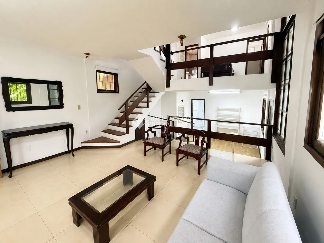 House with 5 bedrooms and 2 en-suites plus 2 parking — photo 3