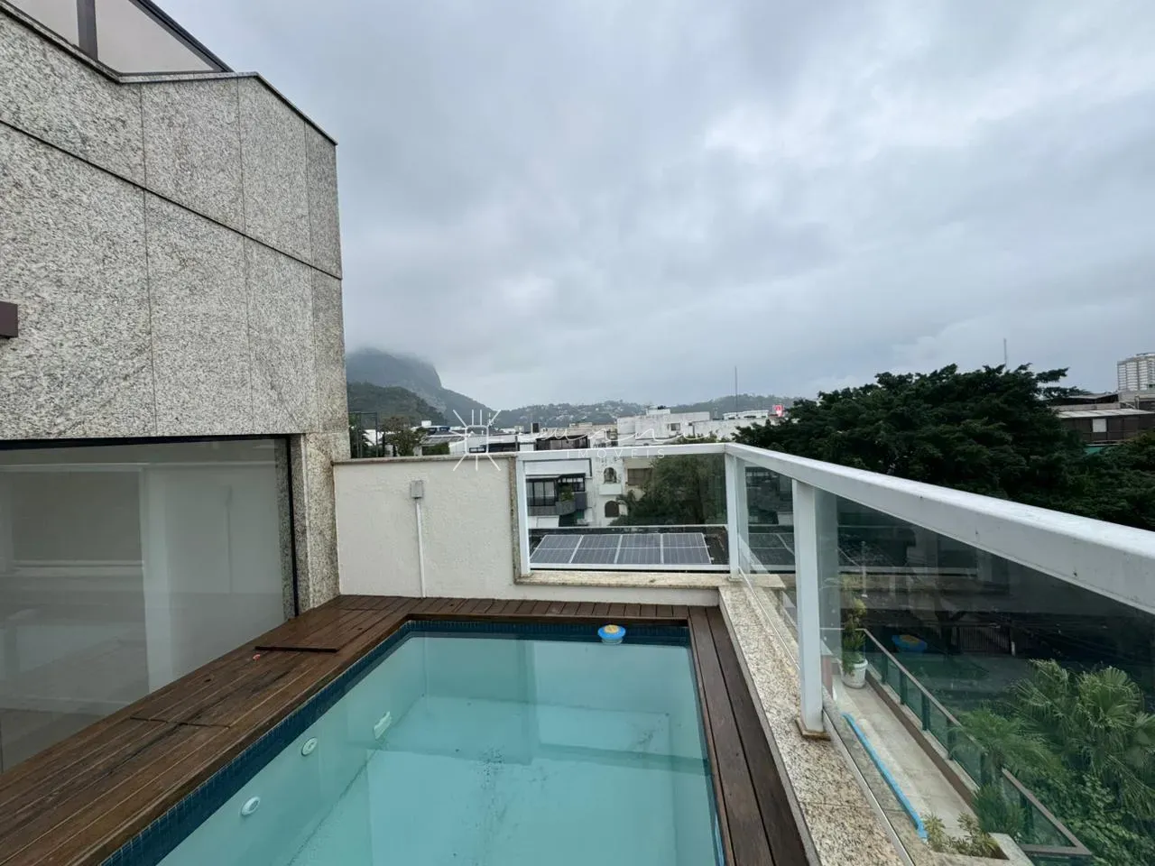 Apartamento com 4 quartos e 5 banheiros com terraço — photo 4