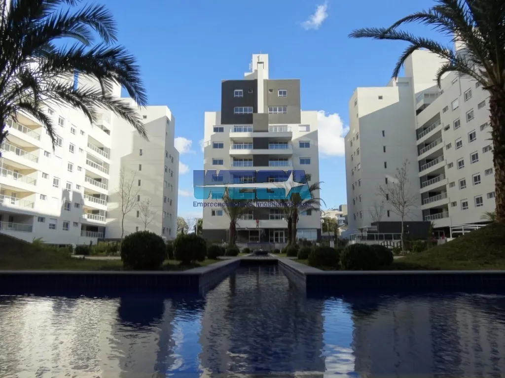 Apartamento com 4 quartos e varanda de vidro fechada — photo 48